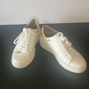 SOFFT | Parkyn Sneaker White with Gold heel,‎ size 8.5M, leather - EUC